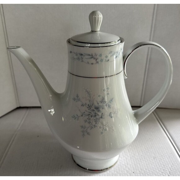 Noritake Carolyn Coffee Pot With Lid 10" 2693 6-cups Mint Condition Blue Floral - Picture 1 of 8